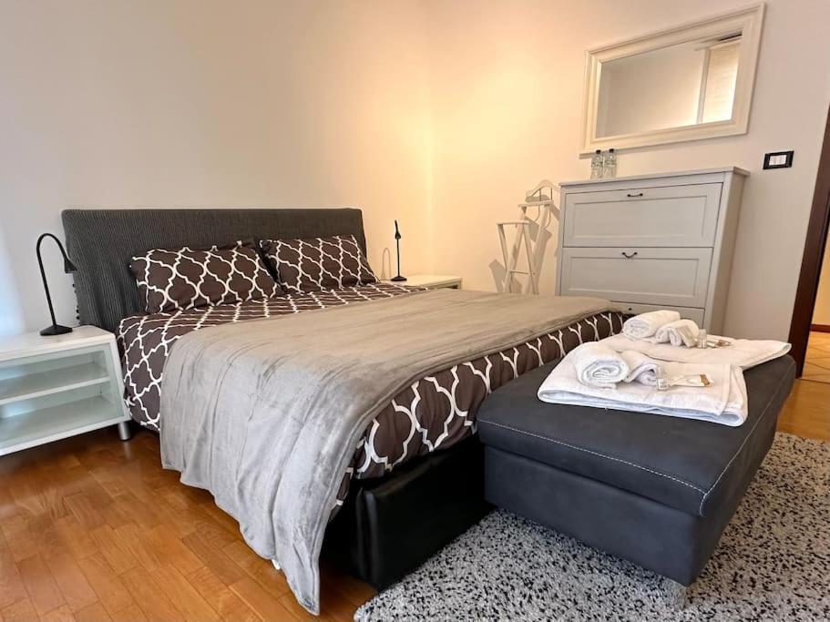 Casa Spezia - Metro Vicina, Wi-Fi Rapido & Netflix Apartment ตูริน ภายนอก รูปภาพ